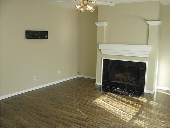 3rd image of 3522 Huggins Way St