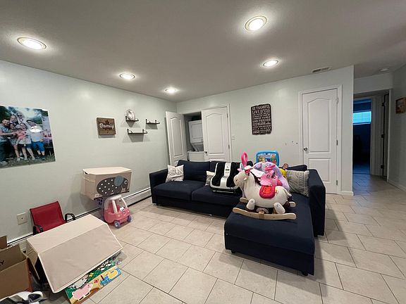 4th image of 290 Woodvale Ave #1A