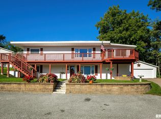 910 N 3rd St, Le Claire, IA