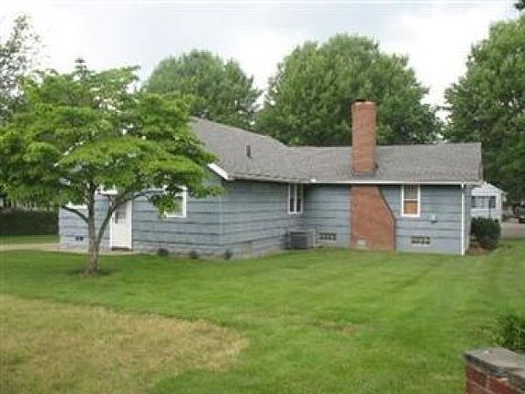 3rd image of 872 Lakewood Blvd