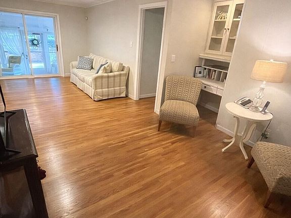 5th image of 2800 Spring Valley Rd