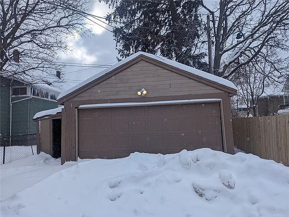 4th image of 797 Bay St