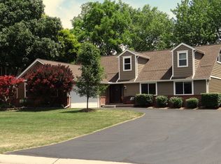 29060 Oak Point Dr, Farmington Hills, MI