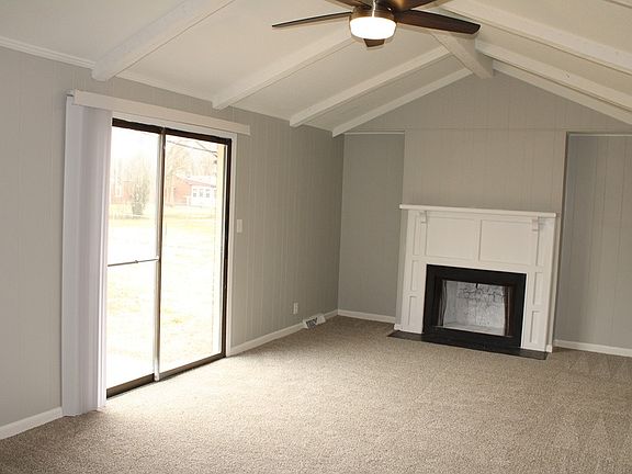 4th image of 2241 Robin Dr