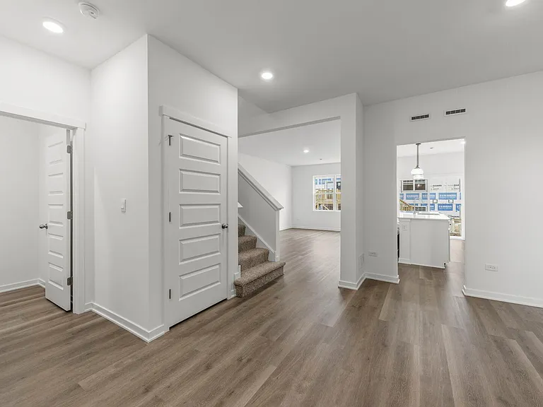 1733 Stable Ln — Photo 3