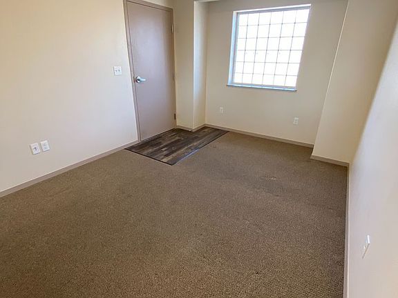3rd image of 139 NW Revere Ave #1