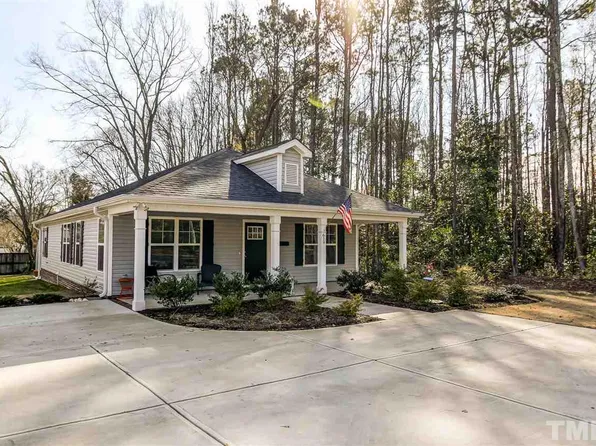 619 S Barbour St, Clayton, NC 27520
