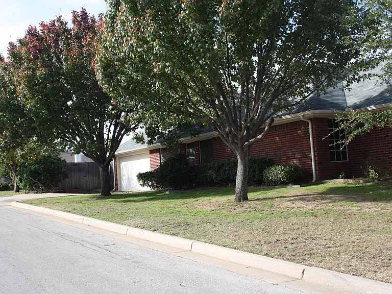 701 Stribling Cir — Photo 5