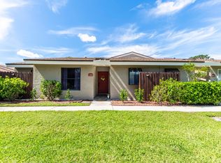 143 Meadows Dr, Boynton Beach, FL 33436