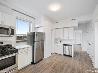 2335 W Superior St APT 3R, Chicago, IL 60612