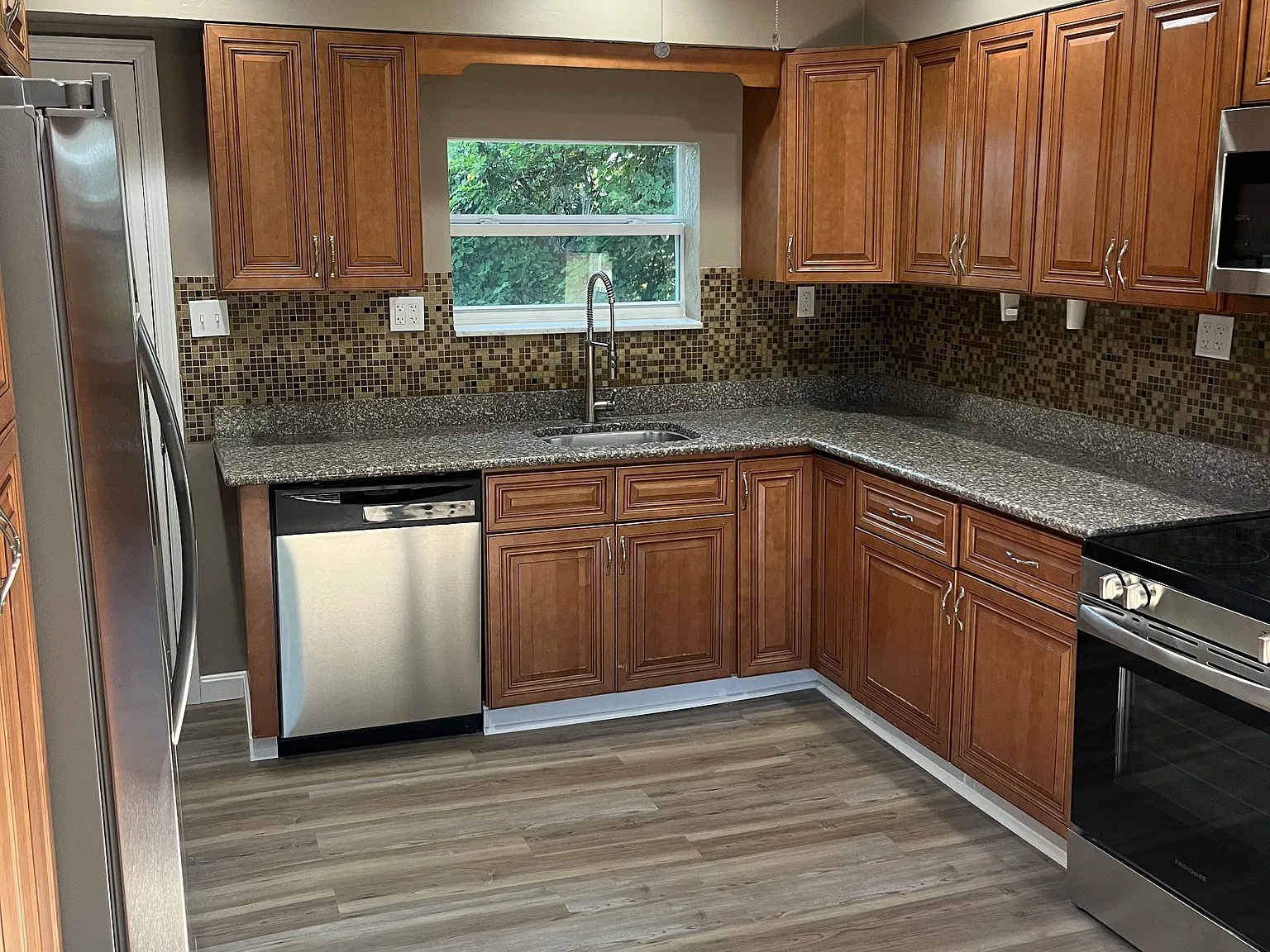 3 bed, 928 sqft, $2,100 — Photo 2
