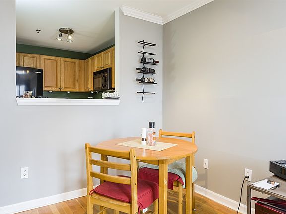 5th image of 318 54th St APT 3L