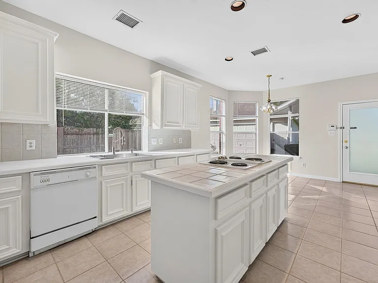 1727 Emma Cove Ct — Photo 8