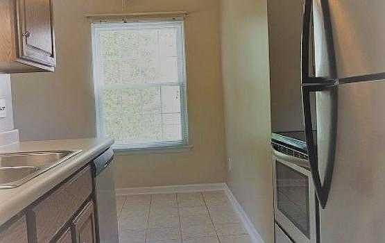 3rd image of 816 Bloomfield Village Blvd #1-B