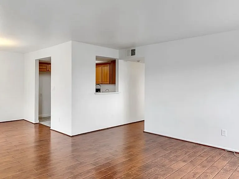 1002 N Edgemont St #10 — Photo 5