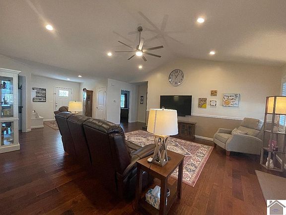 4th image of 250 Sunshine Ln