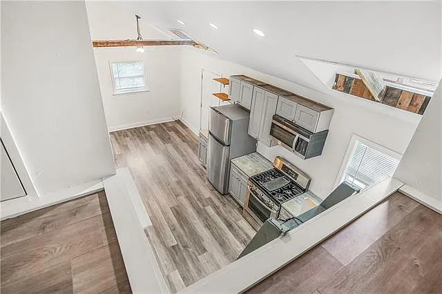 325 S Lopez St #D — Photo 11