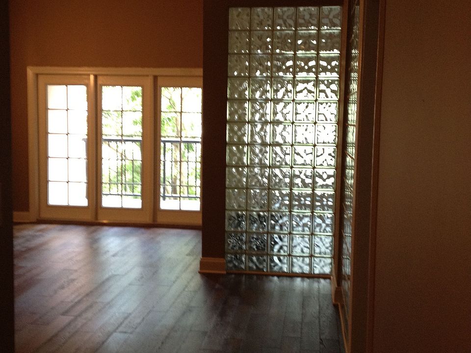 Living Room / Dining Area