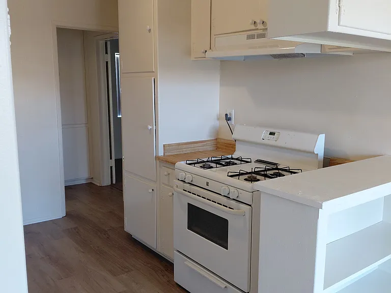 Berkley Square Apartments — Photo 2