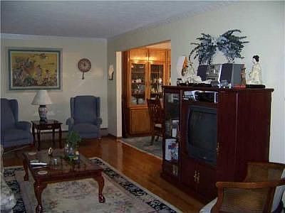 3rd image of 104 Lakeland Dr SW