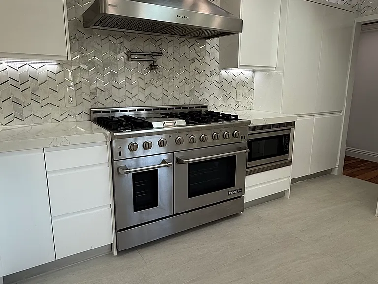 10500 Collett Ave — Photo 1