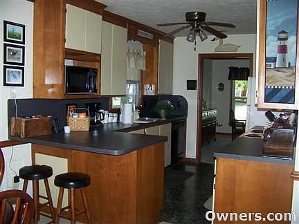 Kitchen with Breakfast Bar