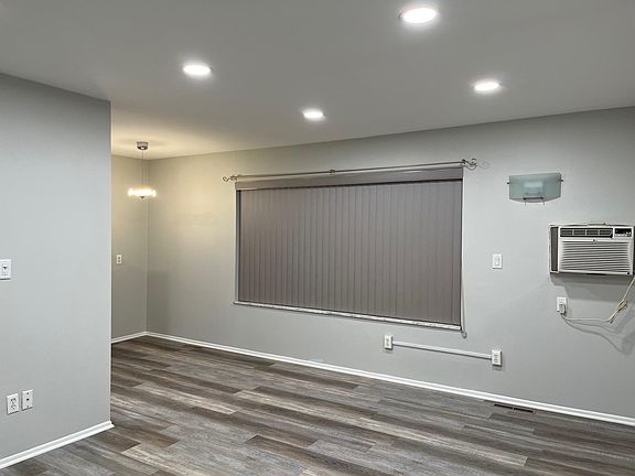 5th image of 4830 Briarwood Ave #D5