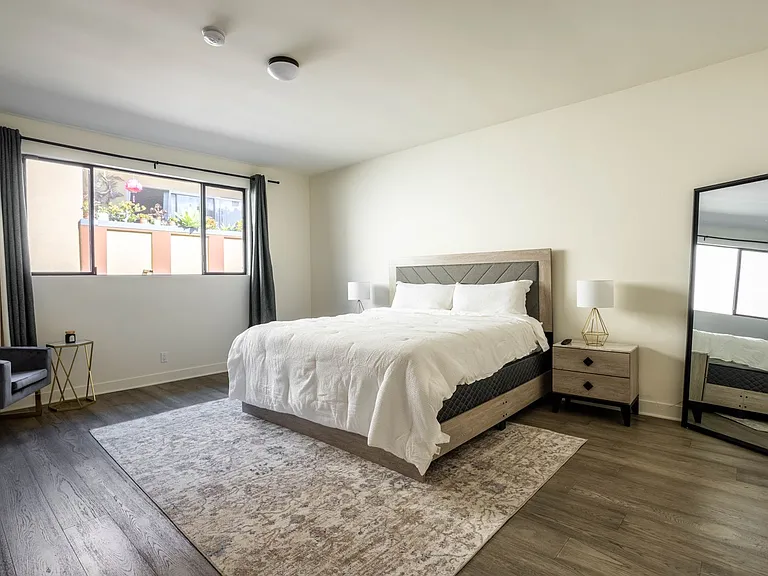1823 N Fuller Ave — Photo 15