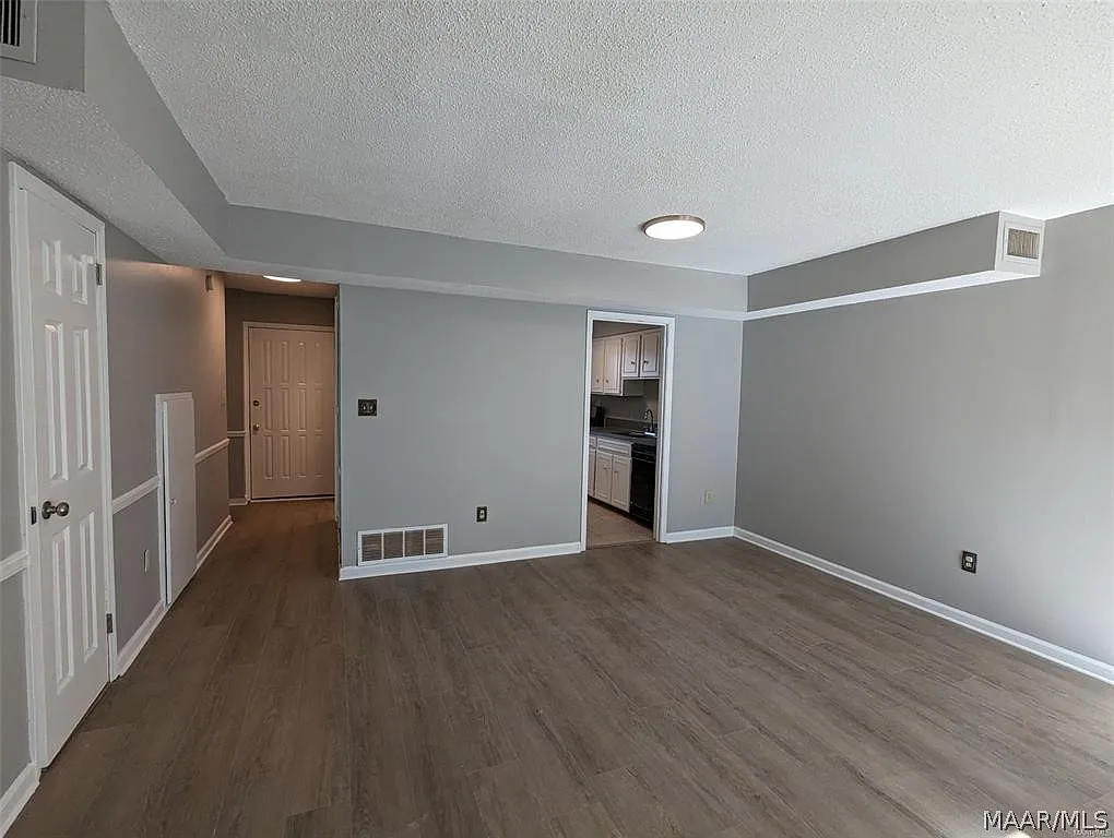 2 bed, 2.5 bath, 1320 sqft, $1,200 — Photo 3