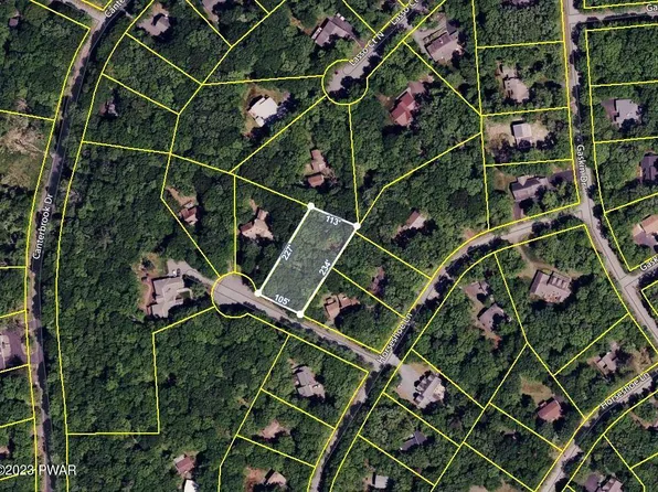 800 Lasso Ct S, Hawley, PA 18428