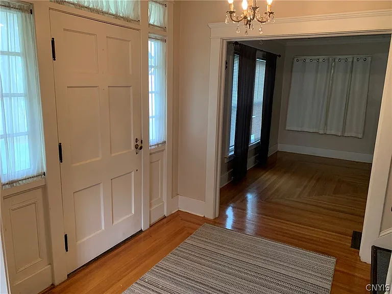 303 S 5th St — Photo 22