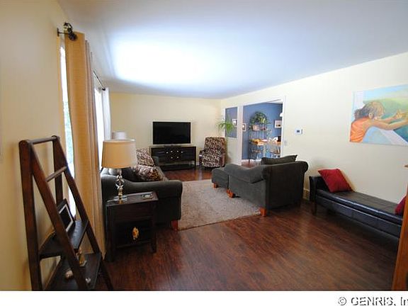 3rd image of 11 Meadowview Dr