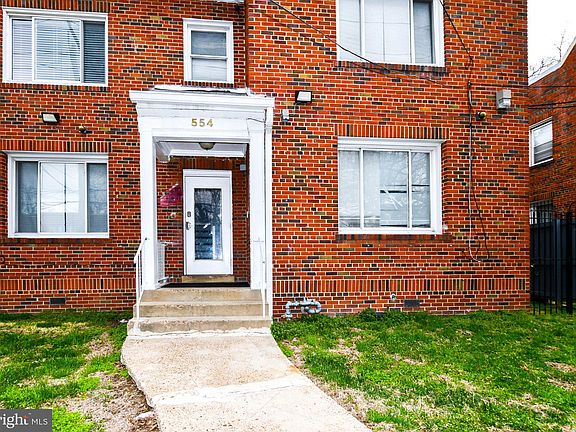 2nd image of 554 Newcomb St SE APT 4