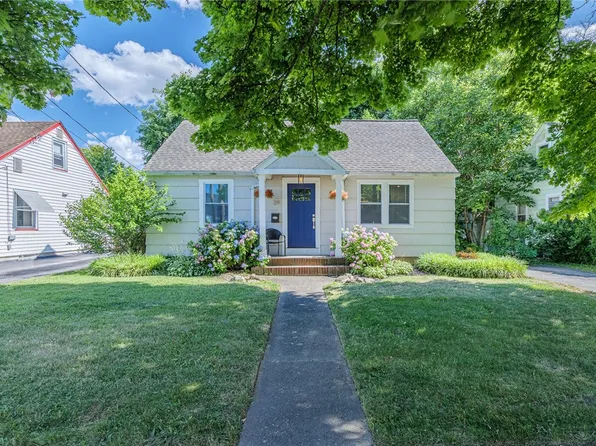 39 Lynbrook Dr, Rochester, NY 14609