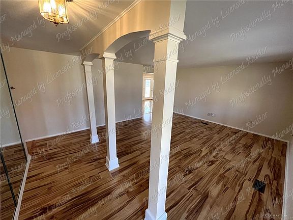 3rd image of 1103 Robinette Ave