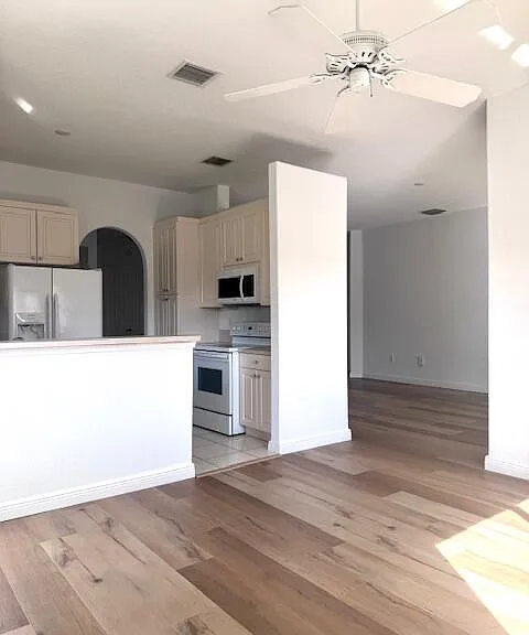 7842 Exeter Blvd E — Photo 17
