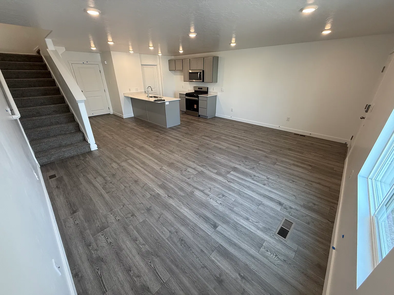 57 N Carpenter Ln — Photo 2