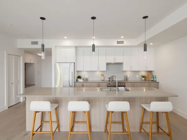 3405 Mamquam Rd #101, Squamish, BC V8B 0H7