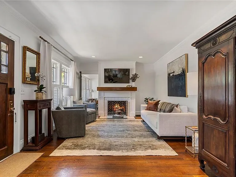 663 Yorkshire Rd NE — Photo 10