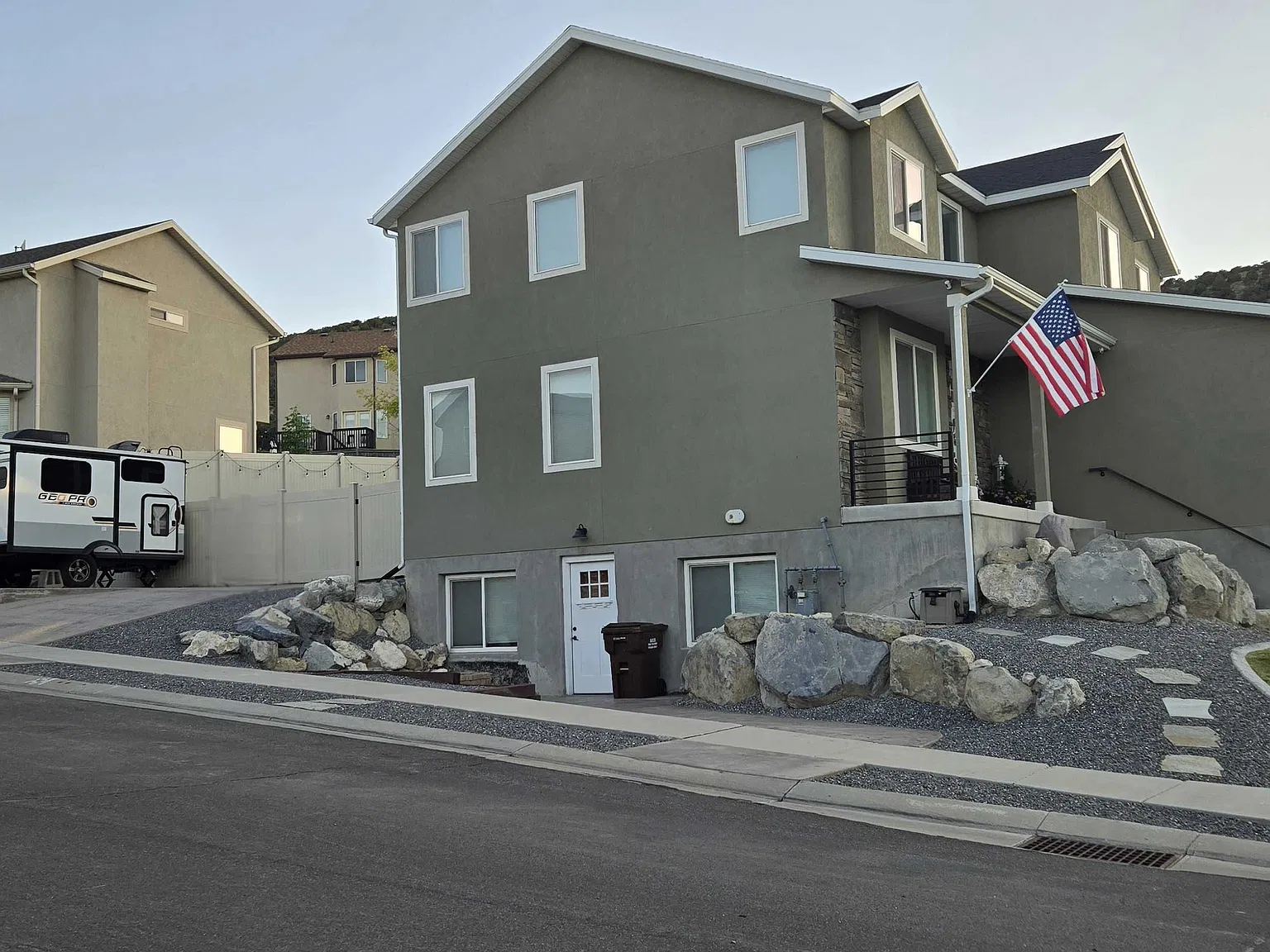 2 bed, 1100 sqft, $1,600 — Photo 2