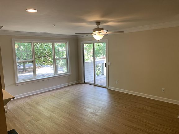 5th image of 2424 Selwyn Ave E