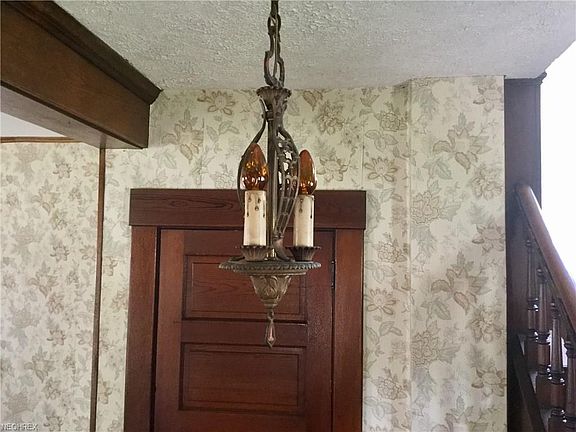 5th image of 408 King St