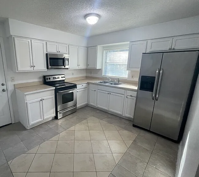 1106 Birchwood Ct #B — Photo 1