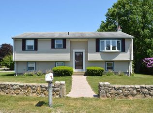 2 Karen Ann Dr, Narragansett, RI 02879