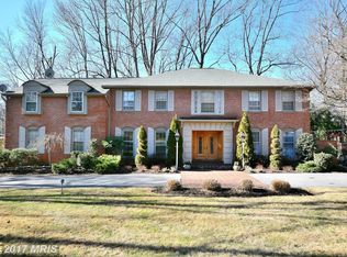 7100 Loch Lomond Dr, Bethesda, MD 20817