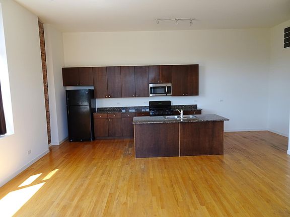 4th image of 2401 W North Ave Unit 300