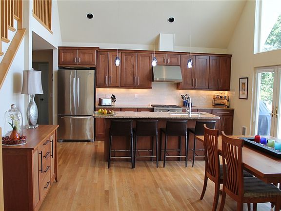 4th image of 780 E Island Lake Dr