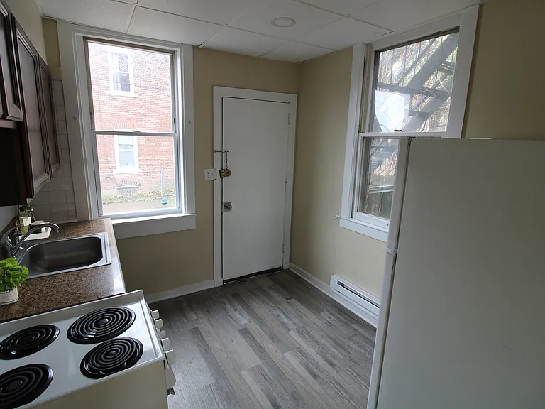 121 N 11th St #1 — Photo 10