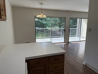 Flying Hills Apartments — Photo 23