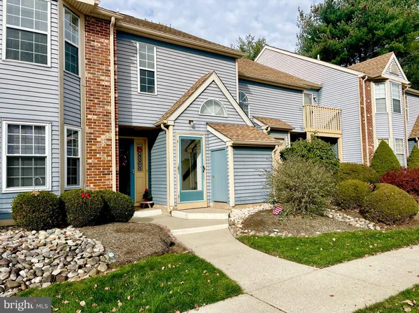 17 Tilia Ct, Hamilton, NJ 08690